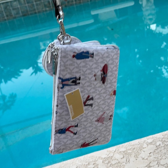 Michael Kors Jet Set Girls Wristlet Trio - Picture 2 of 16